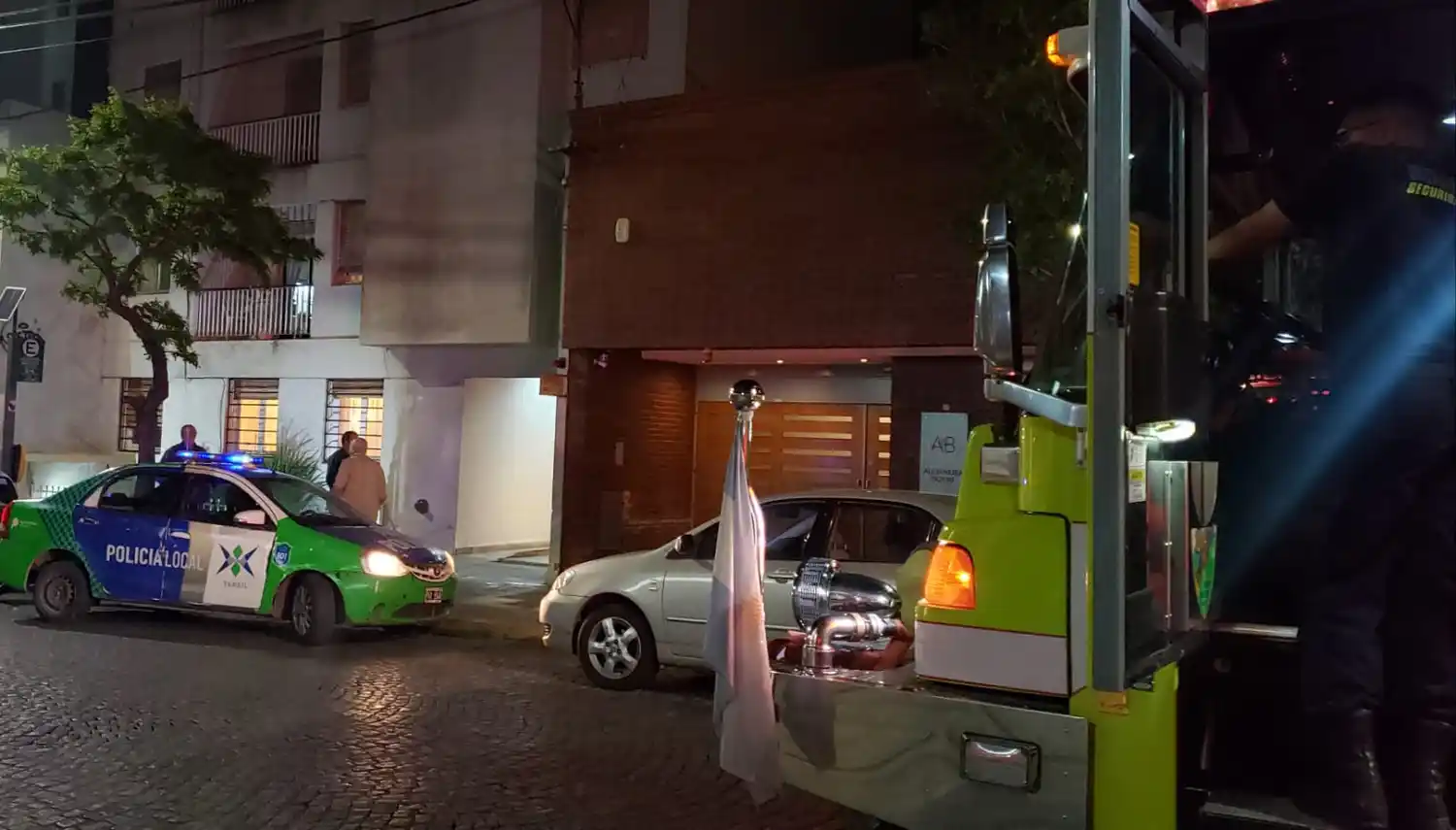 Un pequeño foco de incendio en un edificio de San Martín al 300 obligó a evacuar a los vecinos