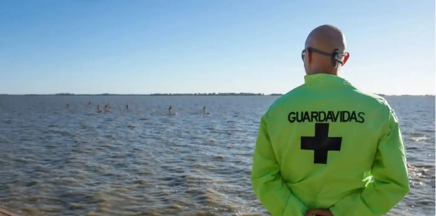 Guardavidas en la laguna: refuerzan la seguridad para vecinos y turistas en la temporada de verano
