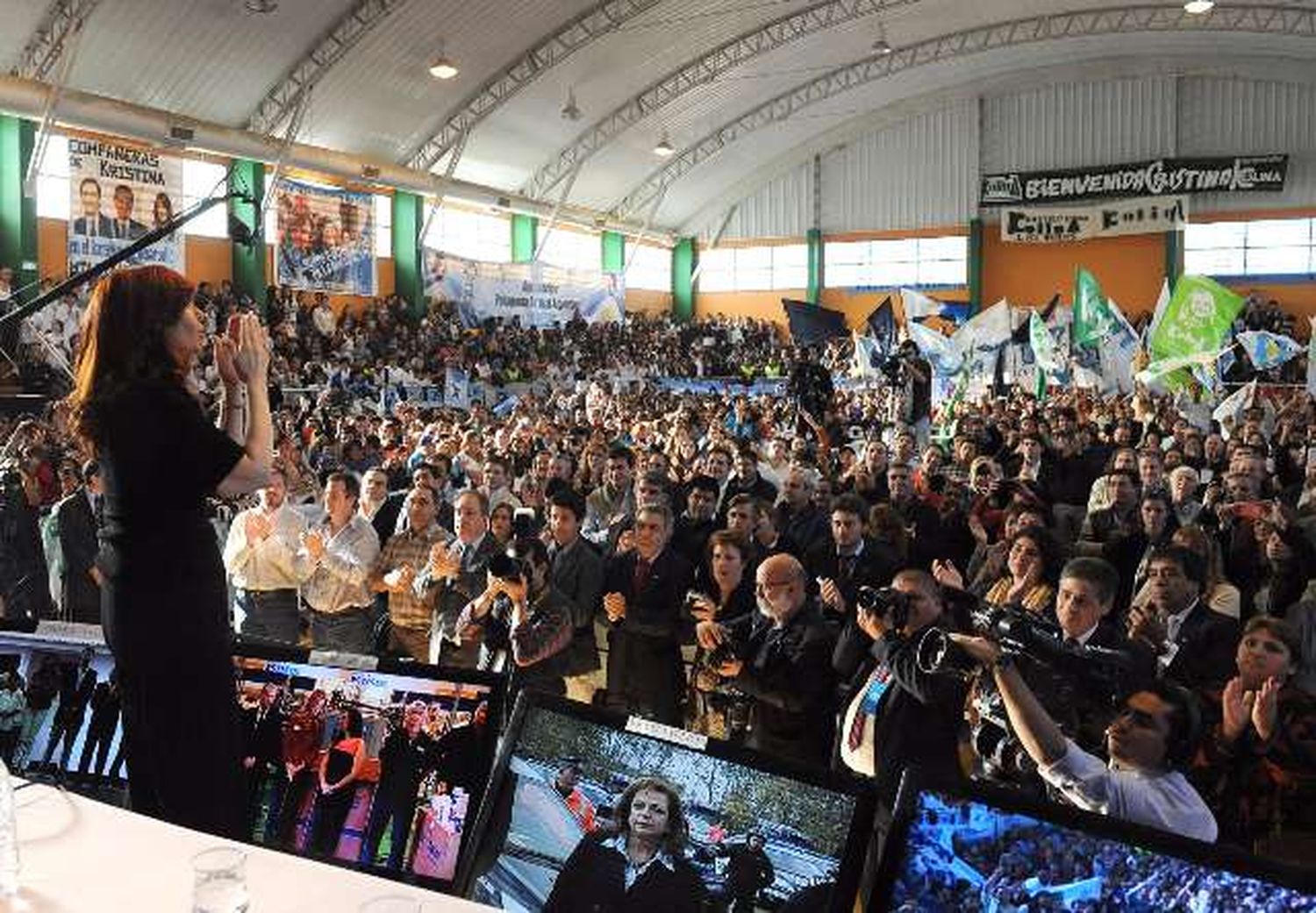 Cristina en Santa Cruz: "Yo les pido a todos que me ayuden a gobernar, a que no me pongan palos en la rueda"