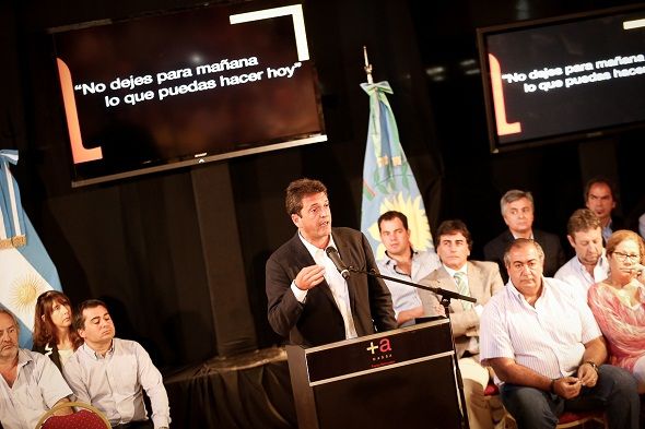 Polémica entre Provincia y Massa por paritarias docentes