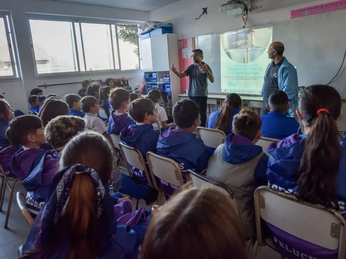 La Municipalidad de General Pueyrredon relanzó el Programa de Prevención sobre Bullying, Grooming y Uso Responsable de Redes Sociales.