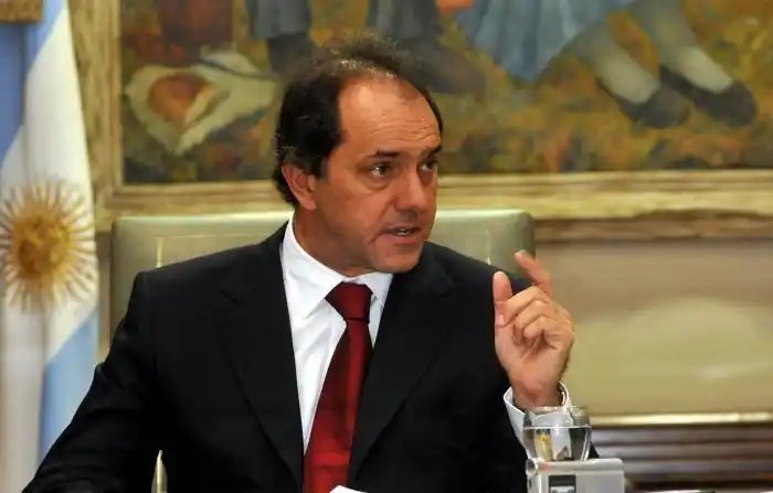 Scioli encabezó el primer encuentro por la Ley provincial de Adopción