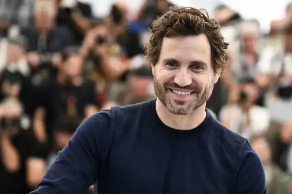 Édgar Ramírez está en Cannes y así lució