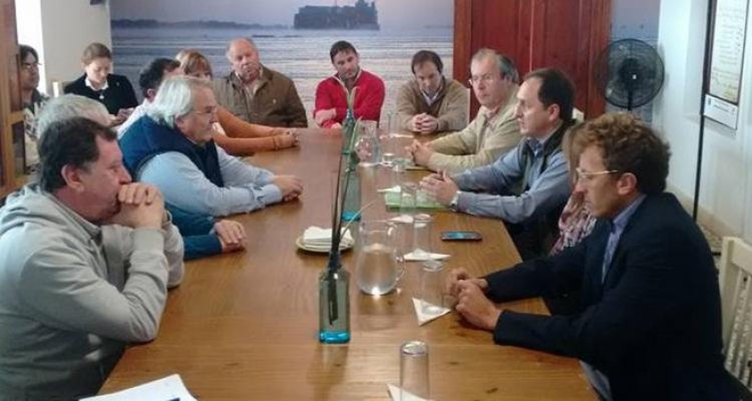 Salazar envió condolencias por la muerte del diputado Olivares y recordó el día que estuvo en San Pedro