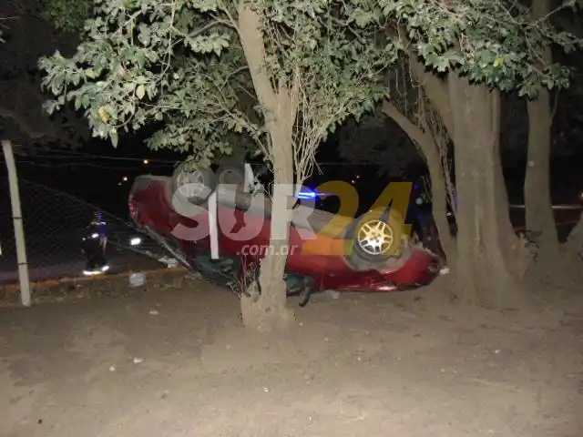 Venado Tuerto: espectacular vuelco de un Fiat Palio