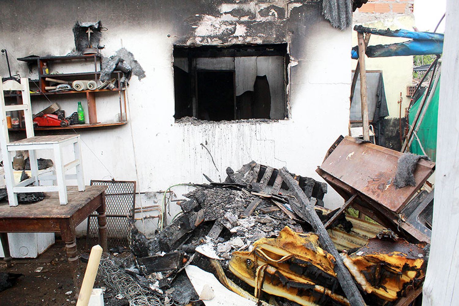 Se quemó una casa y una menor tuvo que ser internada