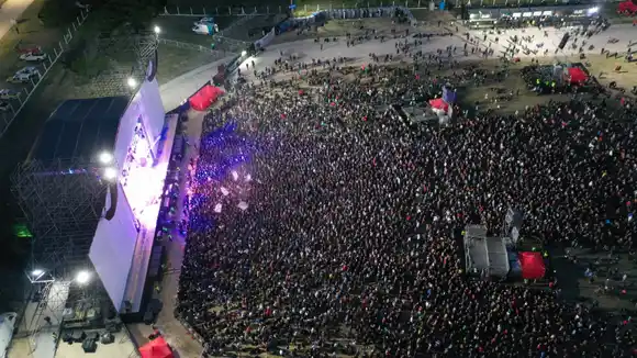 La Renga hizo vibrar a 40 mil espectadores en Necochea y Chizzo le tiró un palo a los otros municipios de La Costa