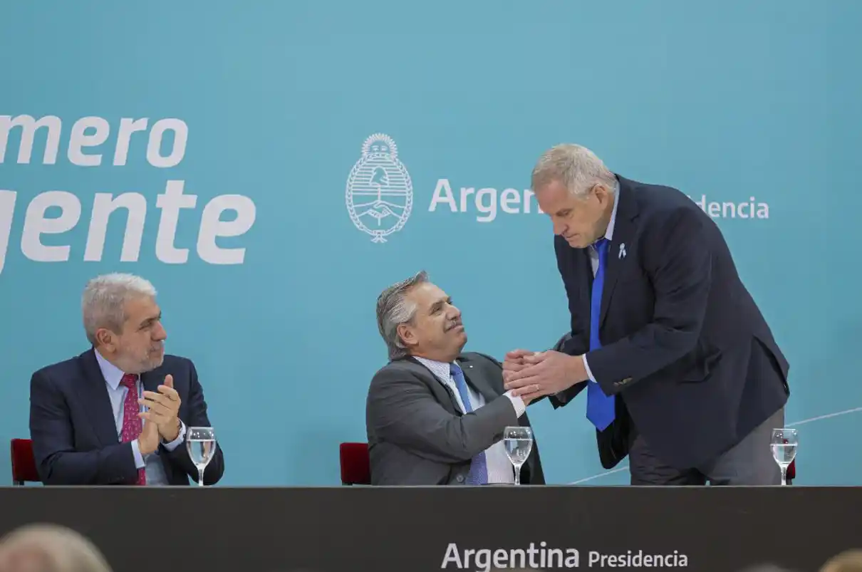 Aníbal y Alberto Fernández, junto a Jaime Perczyk.