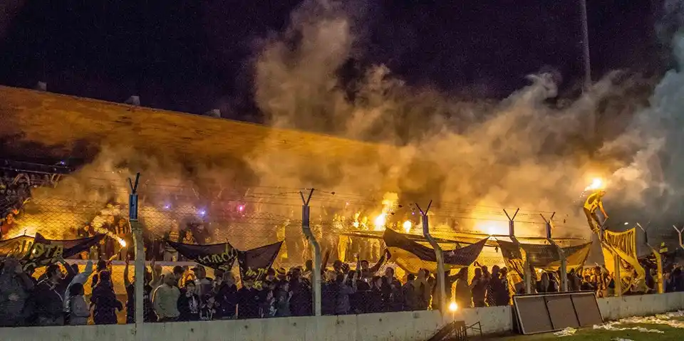 Hinchas de Santamarina convocan a un "banderazo" para apoyar a los jugadores