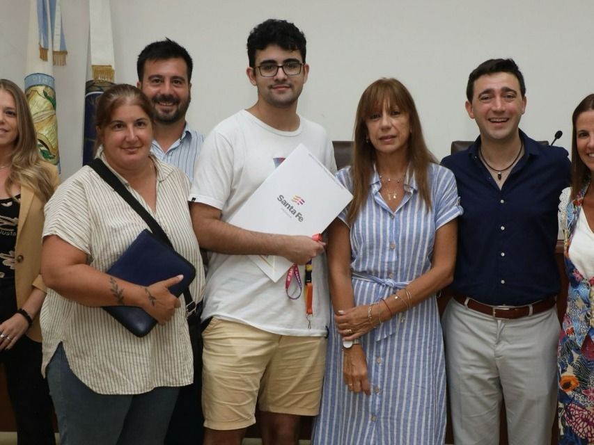 Entrega de escrituras a los beneficiarios, con la presencia de Matías Figueroa Escauriza.