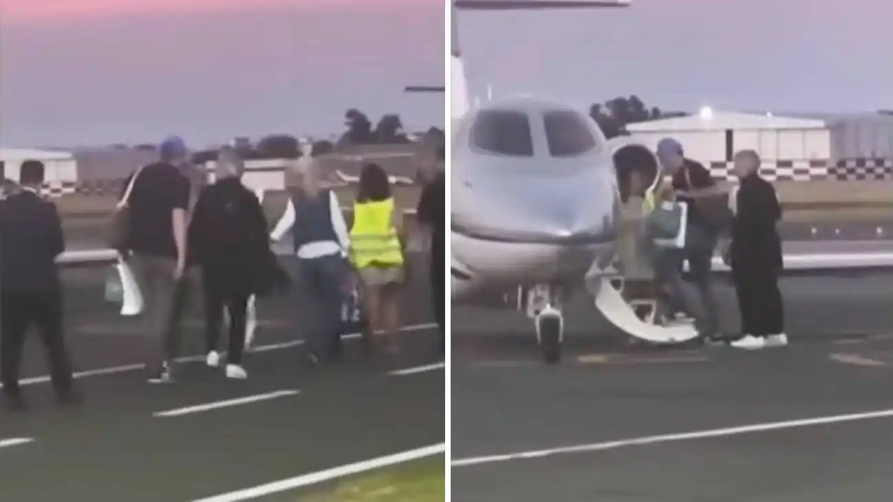 Adorni subiendo al avión privado de la empresa Alpha Centauri