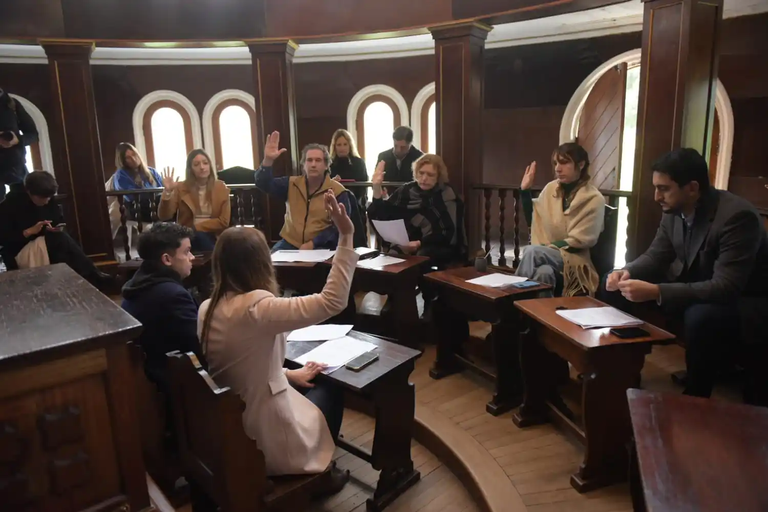 Una imagen curiosa: El encuentro se realizó en el Parlamento de la República de los Niños de la ciudad de La Plata.