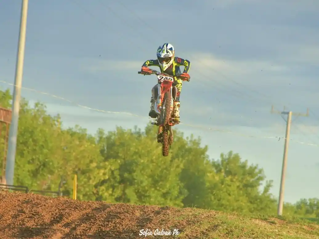 Valentino Bogue brilló en el Nocturno de Motocross de Colón