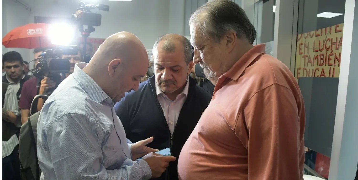 Gremios docentes rechazan oferta salarial y exigen nueva convocatoria