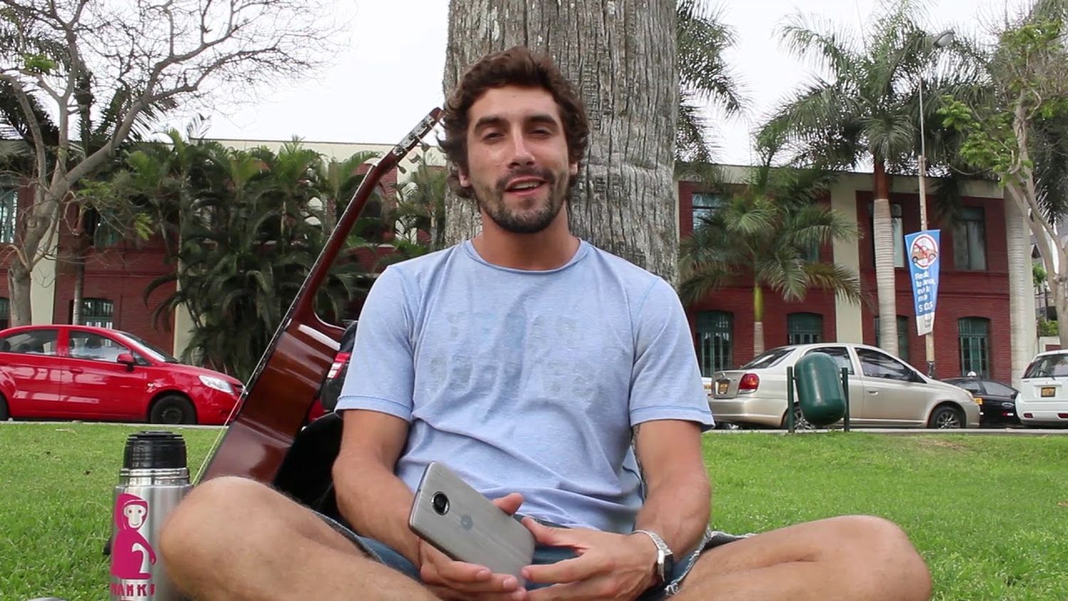 La historia del tandilense Ramiro Porro, abogado y modelo, que triunfa en Perú