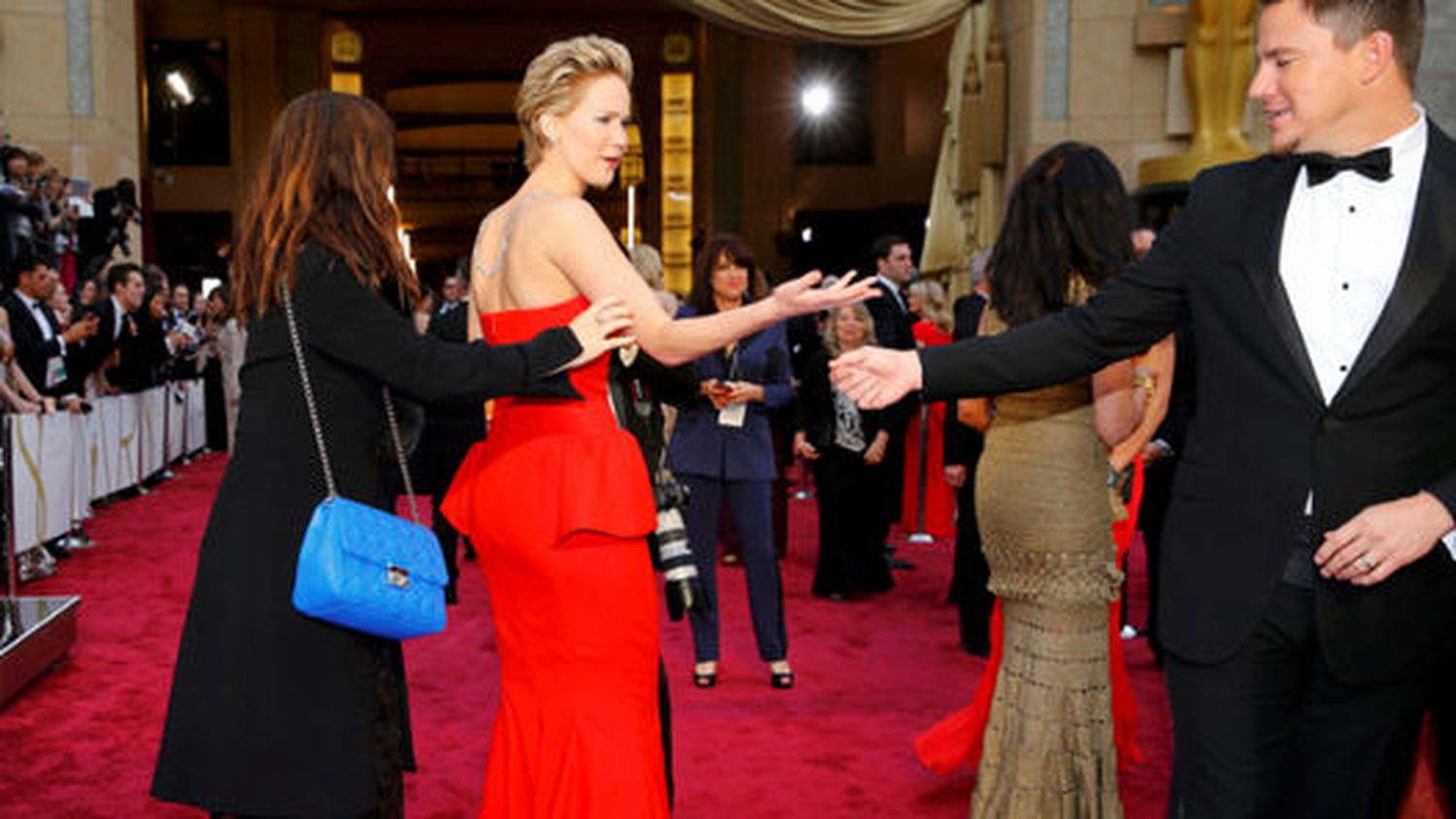 Jennifer Lawrence volvió a caerse en los Premios Oscar