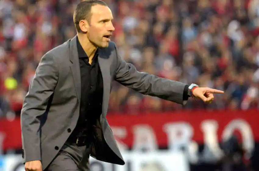 Lucas Bernardi, furioso contra un árbitro de la Superliga