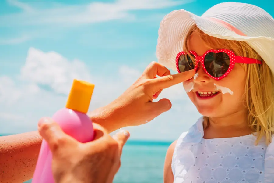¿Cómo cuidarnos del sol durante el verano?