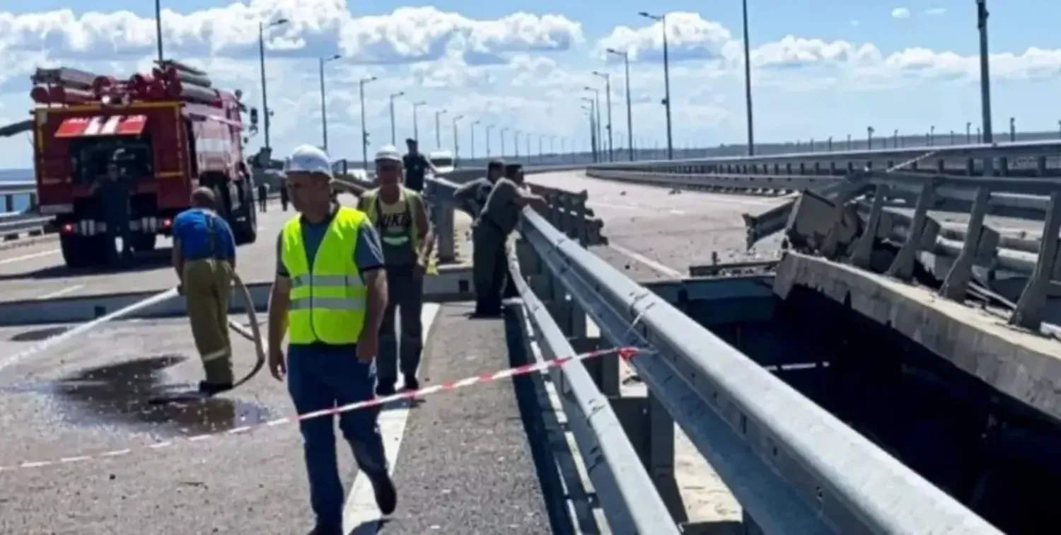 Ucrania atacó el puente que une Jersón y Crimea