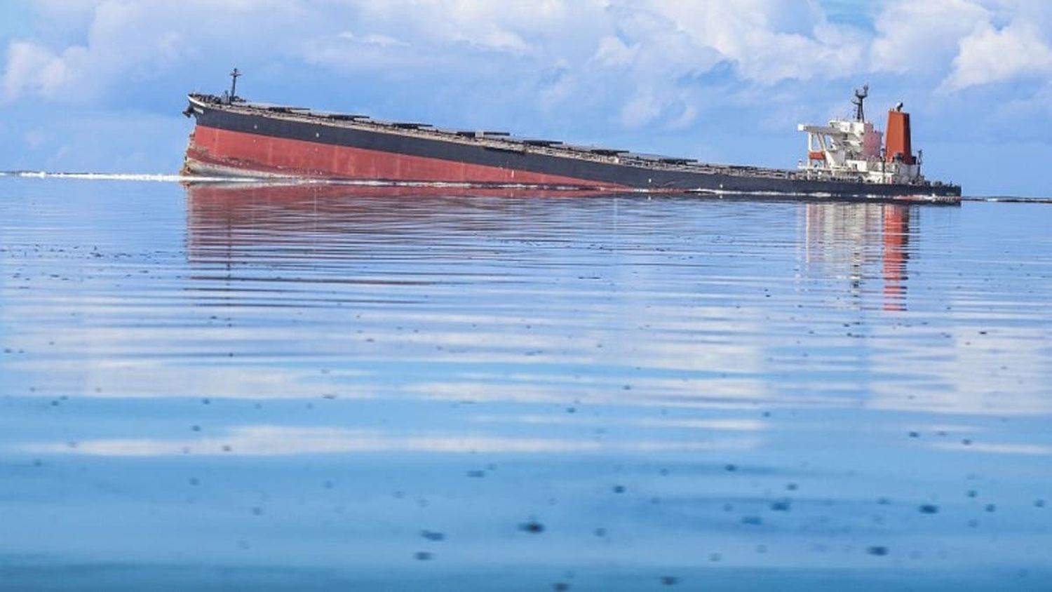 Diecisiete pescadores desaparecen tras el naufragio de su barco en el Ártico ruso