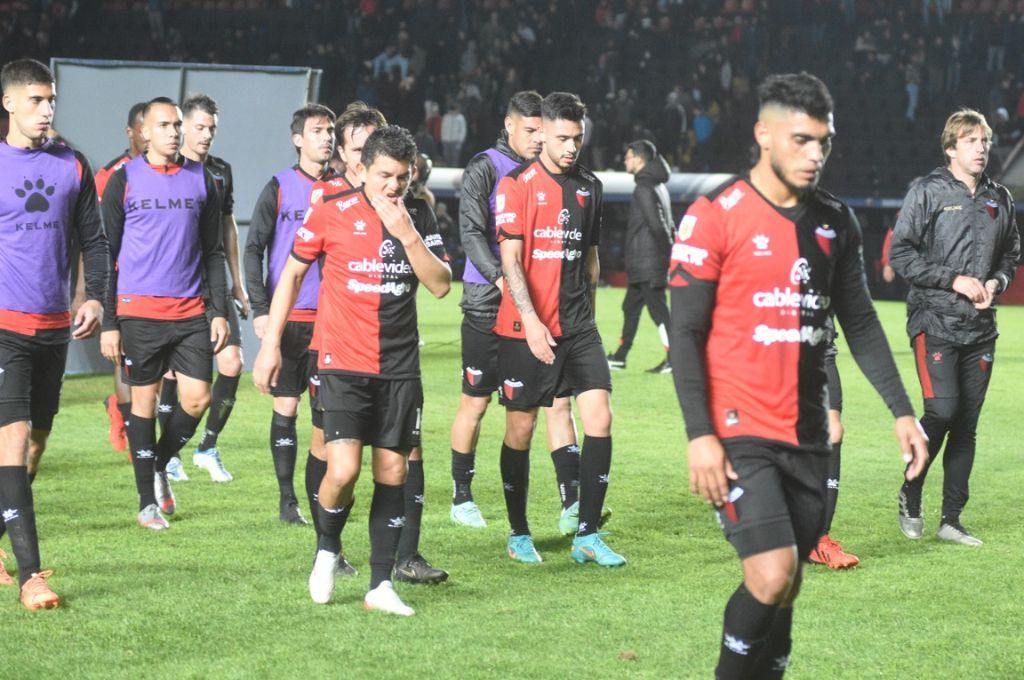 Colón perdió 3-0 contra Independiente