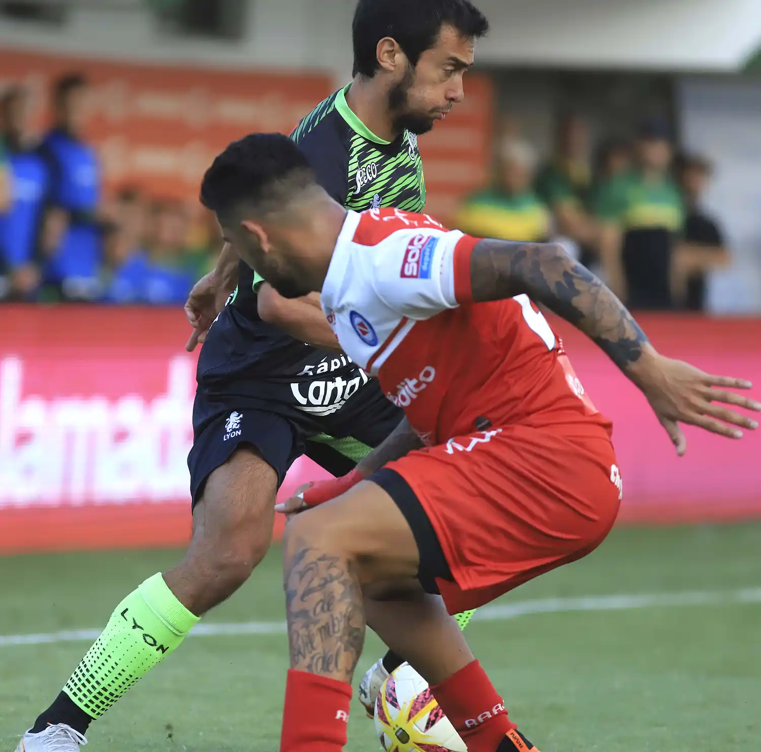 Defensa pretende ser puntero sin compañía