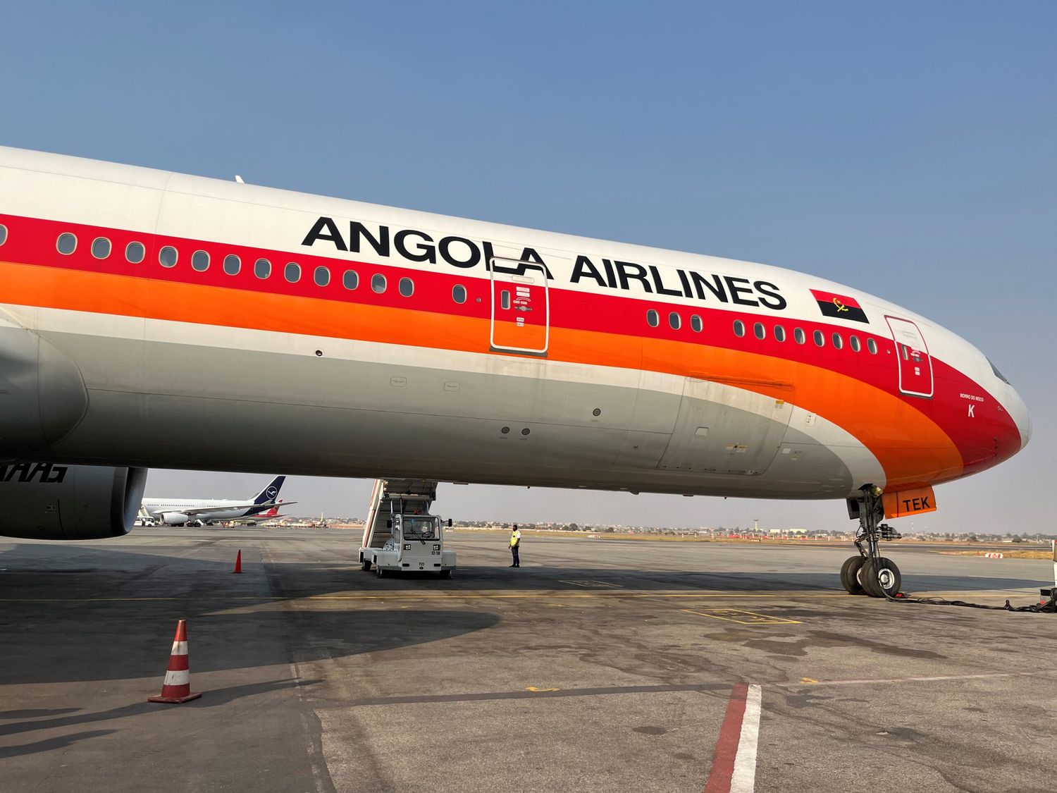 TAAG alquilará de Carlyle dos 777-300ER preighter