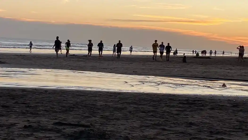 La playa, uno de los puntos de entrenamiento del Atletismo Inclusivo