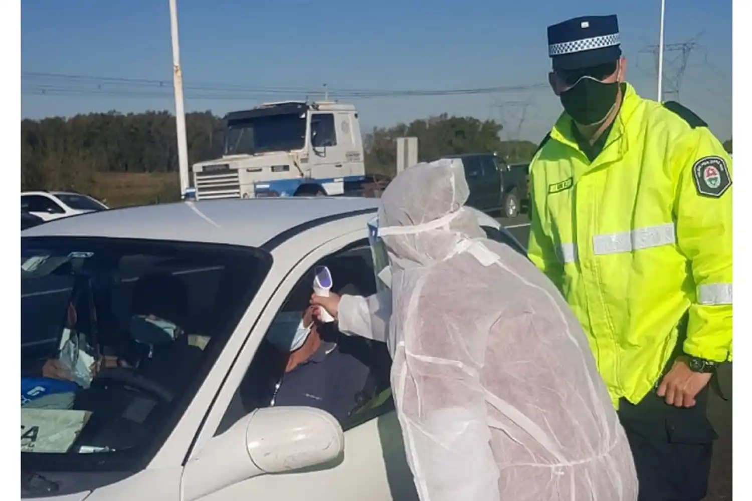 Tras dos contagios, refuerzan con controles sanitarios un puesto en la Ruta 14