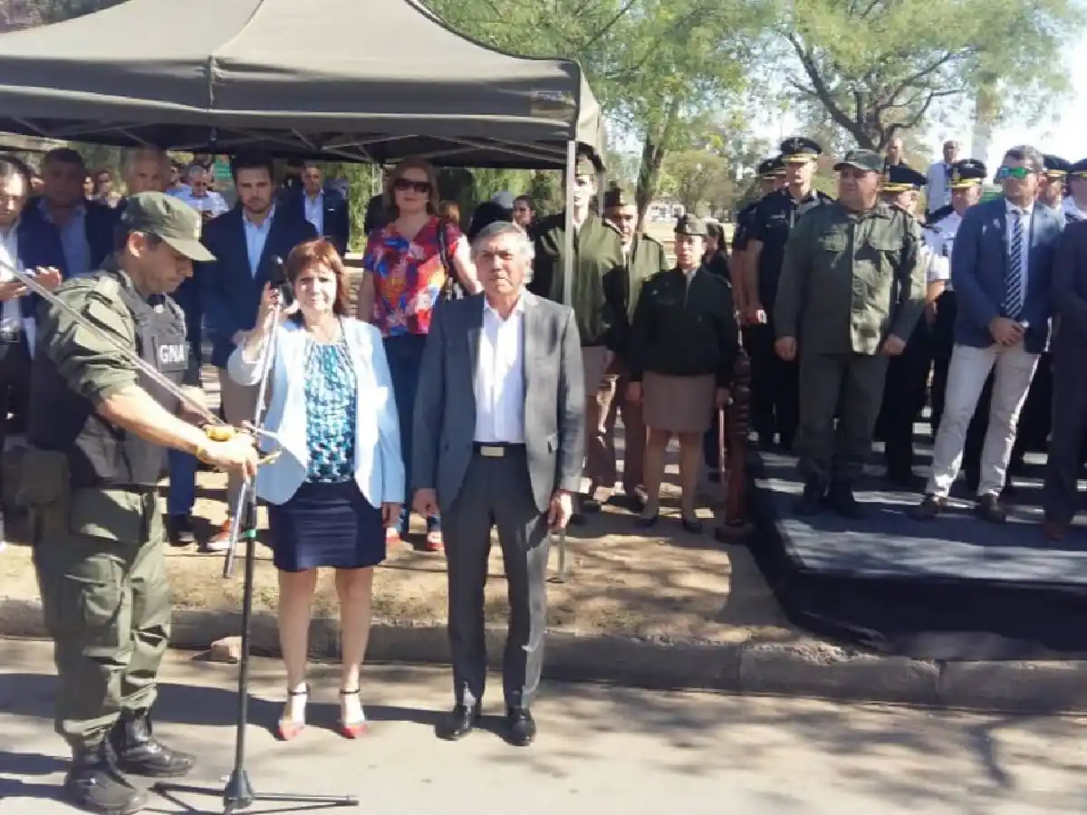 Bullrich presentó a gendarmes que desembarcaron en Córdoba