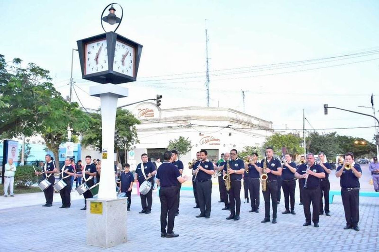 Jofré dejó habilitado el paseo
histórico Avenida 25 de Mayo