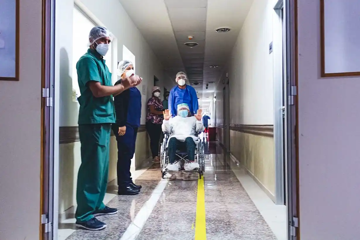 Confirmaron 480 muertes y 14.989 contagios durante el lunes