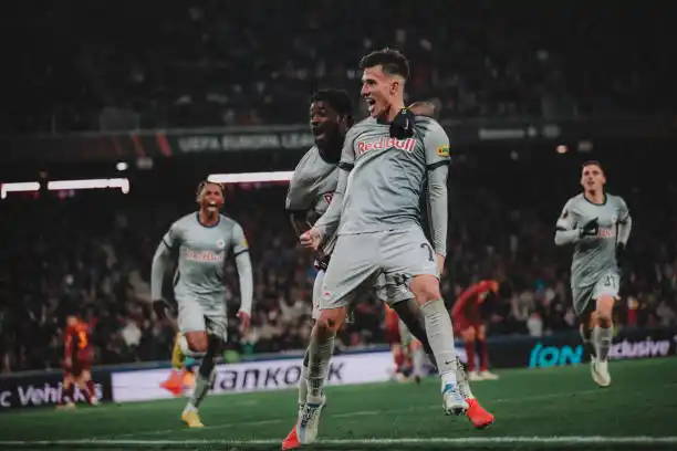 Capaldo festeja su agónico gol ante Roma.