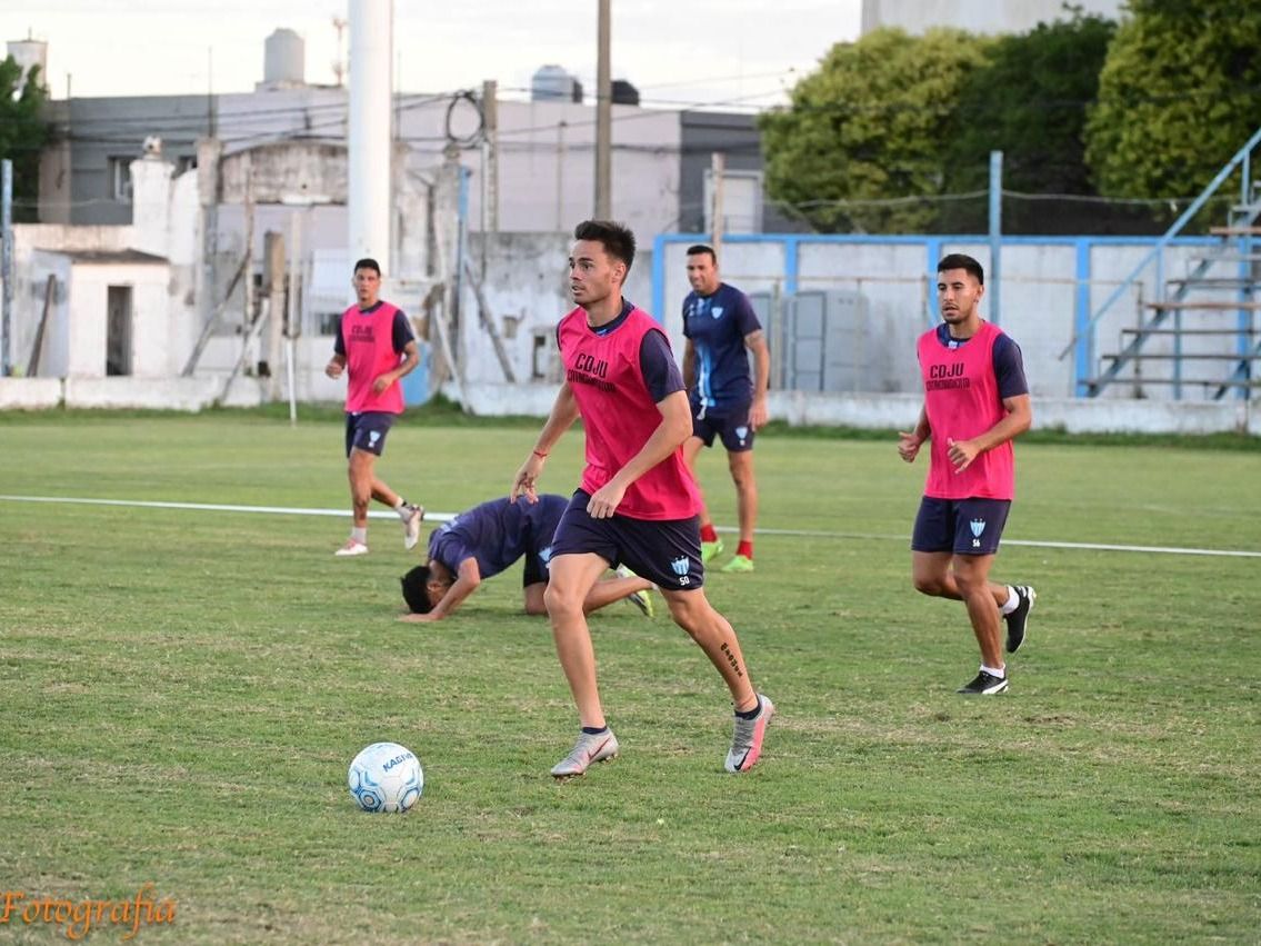 Cundi Britos durante una práctica de fútbol reducido.