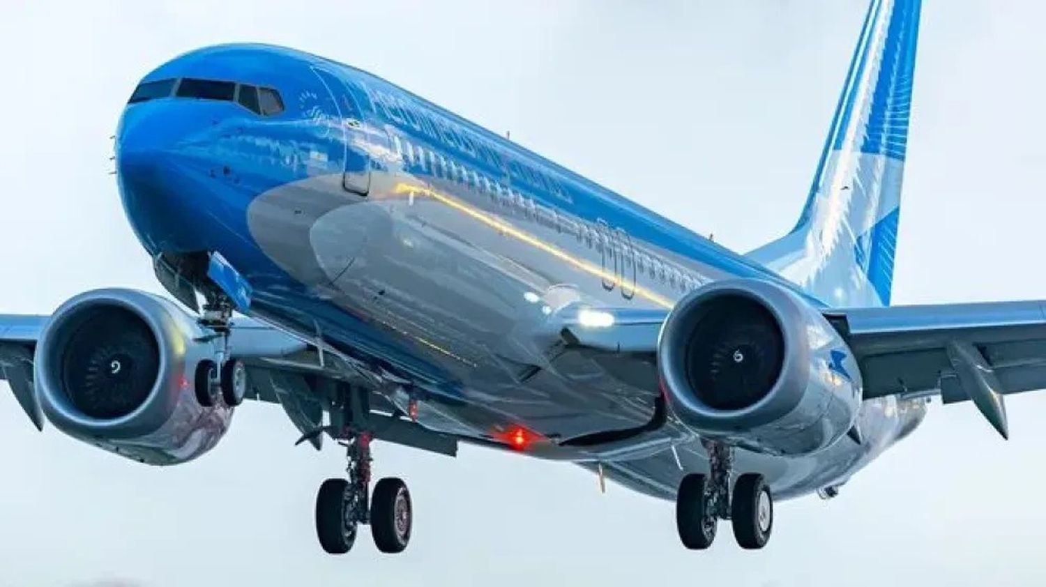 Tras el paro del viernes, el Gobierno busca declarar esencial el servicio aeronáutico comercial, civil y público
