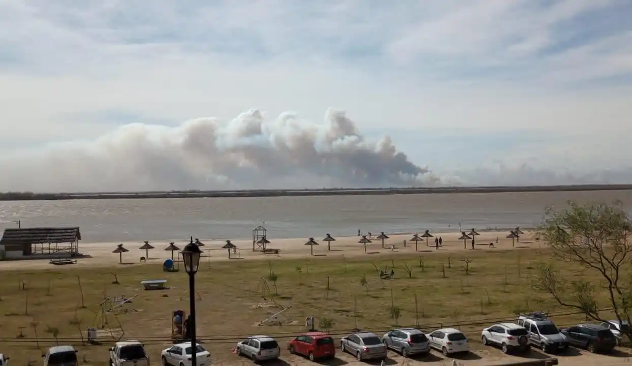 Incendio en las islas: Manejo del Fuego continuará operando desde San Pedro