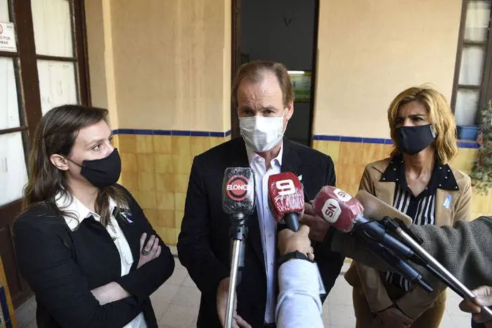 �STomaremos las medidas necesarias,  la curva de contagios nos preocupa⬝