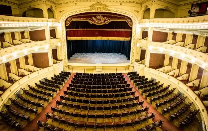 Hacia la “normalidad” bonaerense: Ampliación de aforos en teatros, cines, bares, shopping y gimnasios