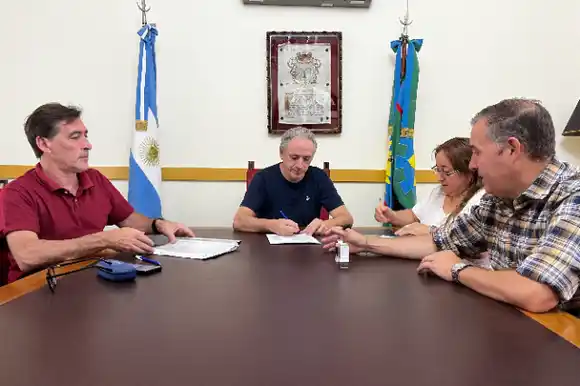 Habemus intendente: 'Chapa' Gastón retomó sus funciones en Chascomús tras su encuentro con el Papa en el Vaticano