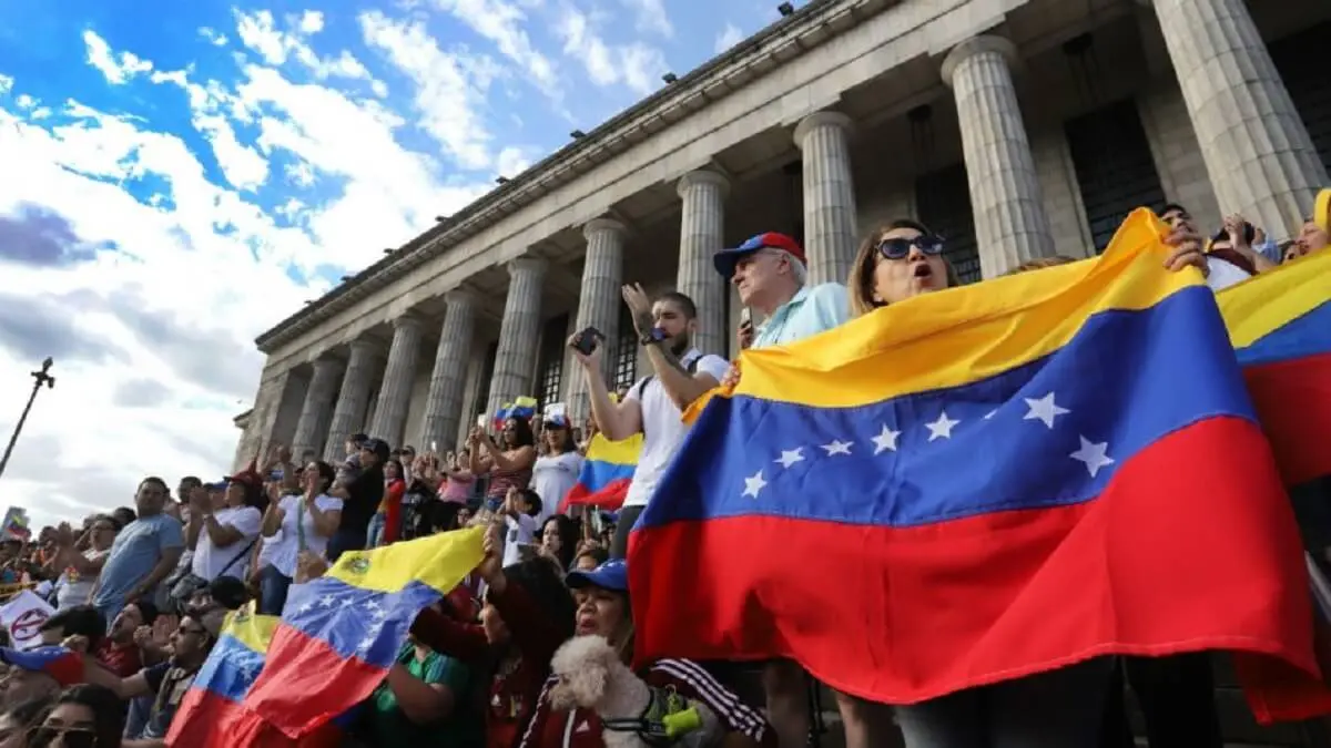 EN ARGENTINA LANZAN PAPELILLO tras suspensión de la visita de Maduro