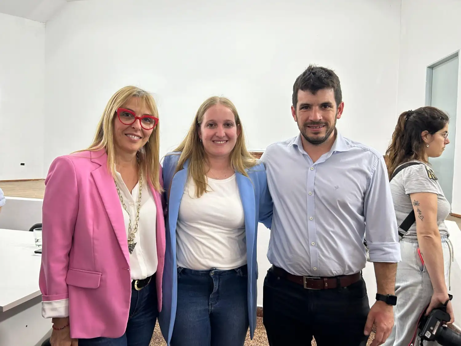 La secretaria de Desarrollo Humano, Mariana Iturbide, Victoria Tejada y Leonel Chiarella.