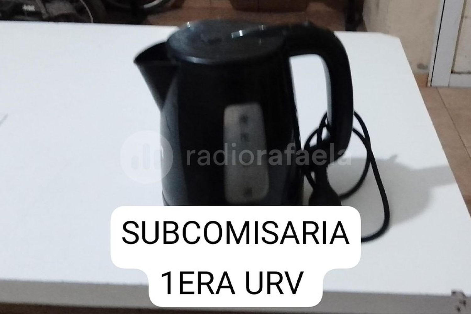 Agarraron a un sospechoso con una pava eléctrica en una mochila