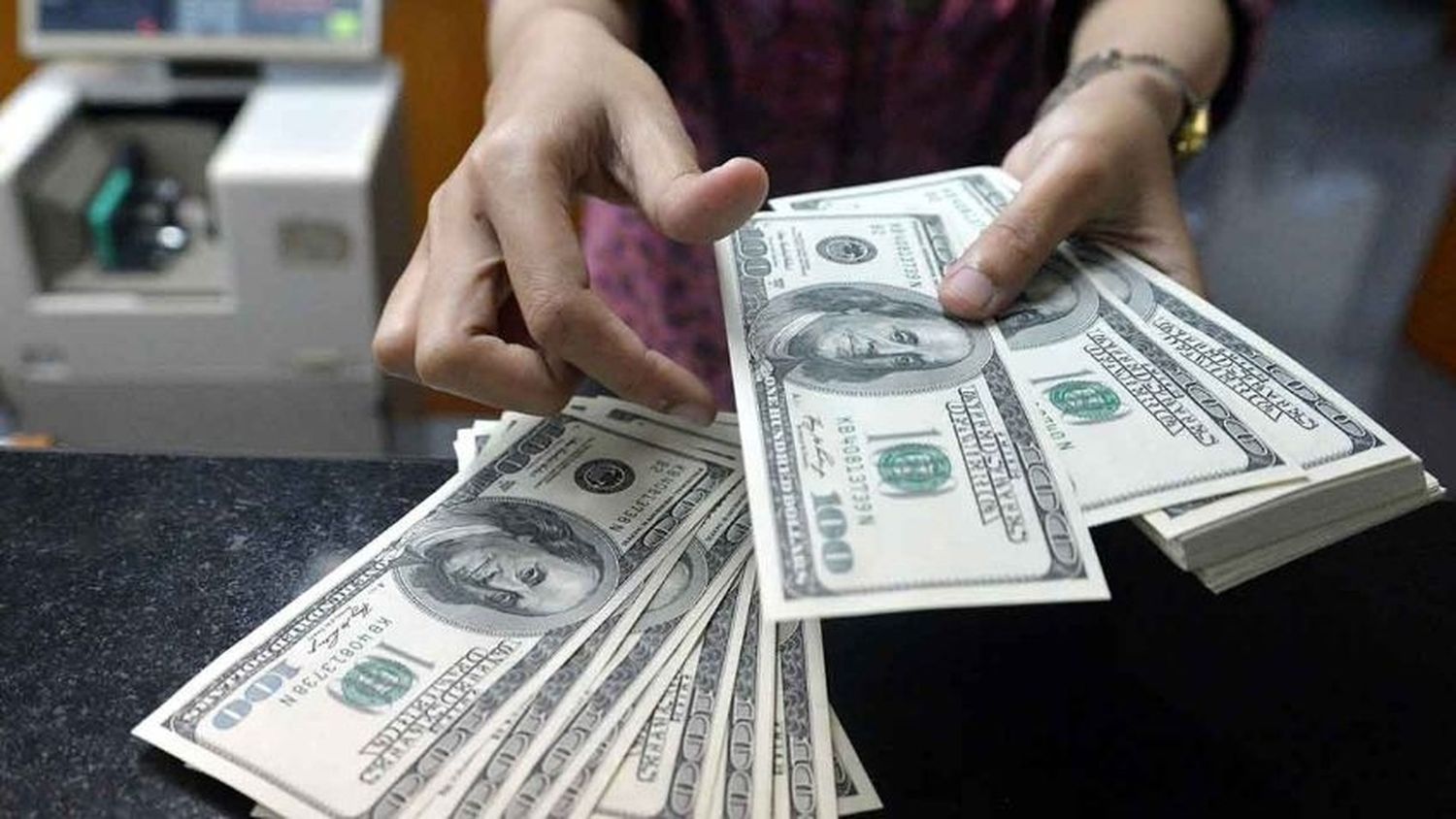 El “dólar Qatar” se aplicará de manera retroactiva y cae el consumo con tarjeta