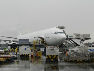 El transporte aéreo de carga en la ruta Bogotá–Miami creció 37% en el primer semestre