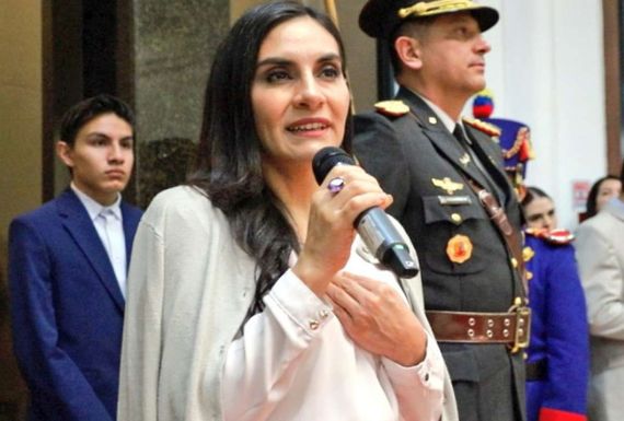 La vicepresidenta de Ecuador fue suspendida por abandonar su trabajo