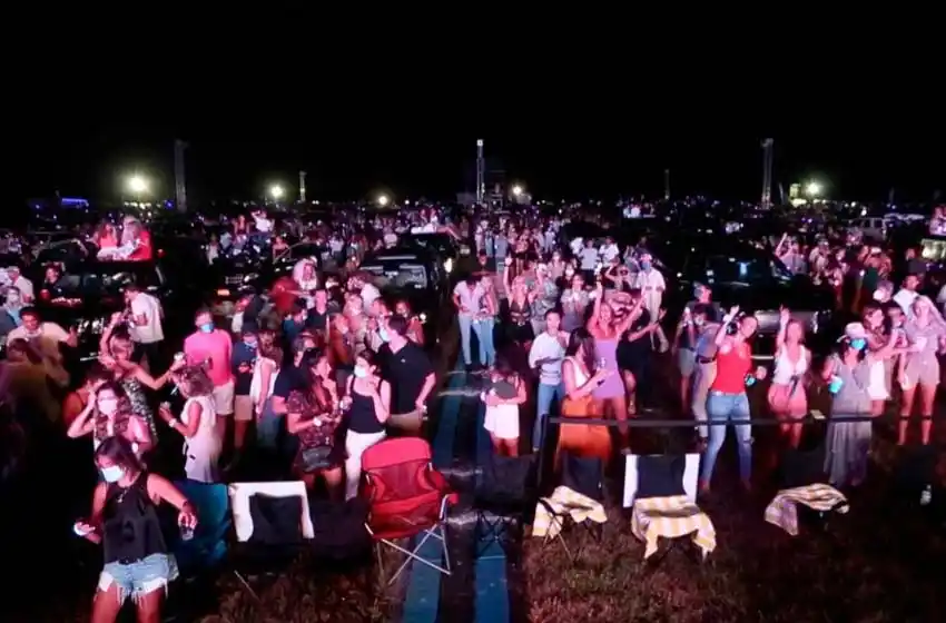 En Buenos Aires autorizan fiestas al aire libre de hasta 200 personas