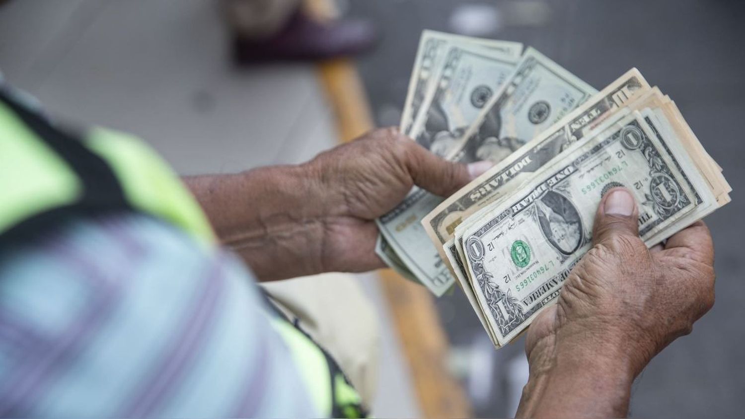 ¡LA PESADILLA CONTINÚA! El dólar paralelo se pierde de vista (+ Cotización)