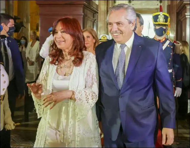 Fernández le aseguró a Cristina que buscarán a los agresores de su despacho en el Congreso
