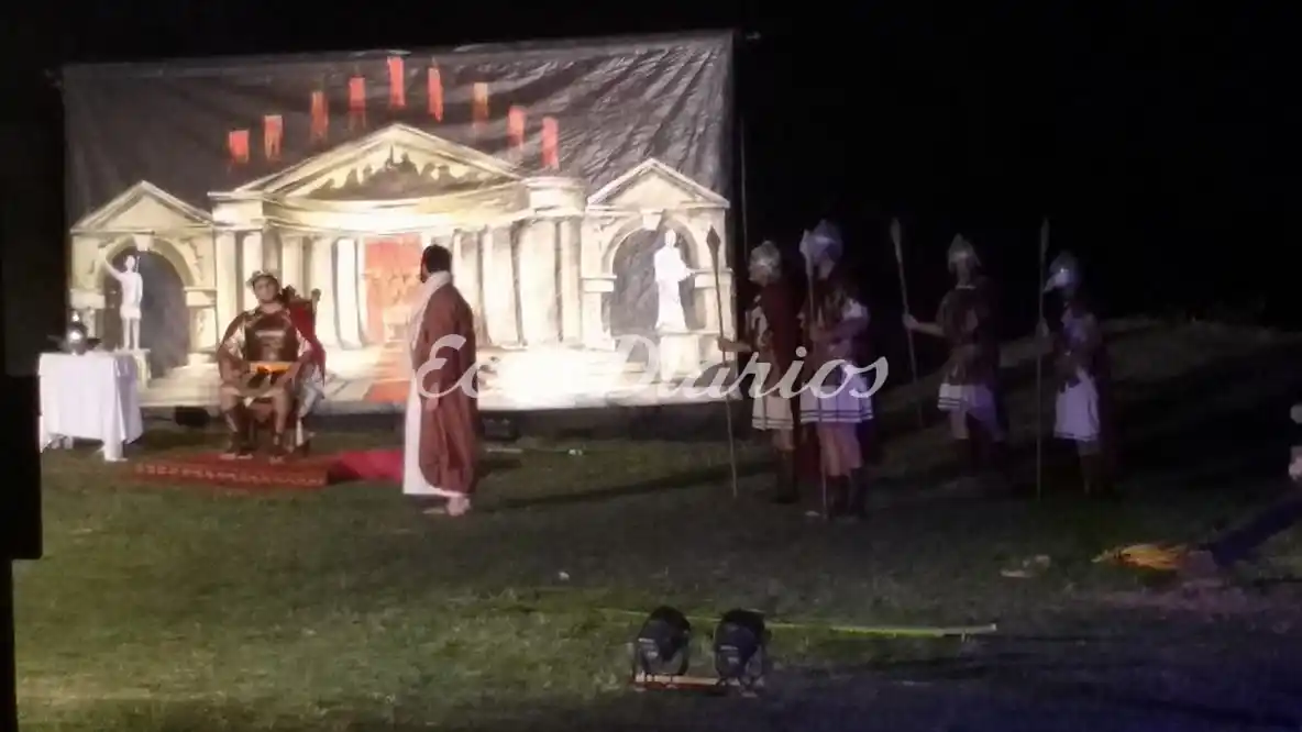 Se realizó una emotiva representación de la Pasión de Jesucristo