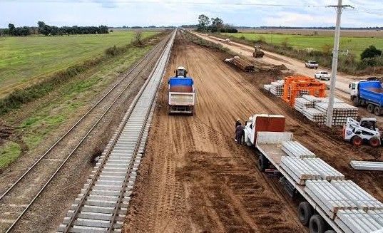 Denuncian que "trabajan en las vías de la Ruta 2 sin profesionales que dirijan las obras"